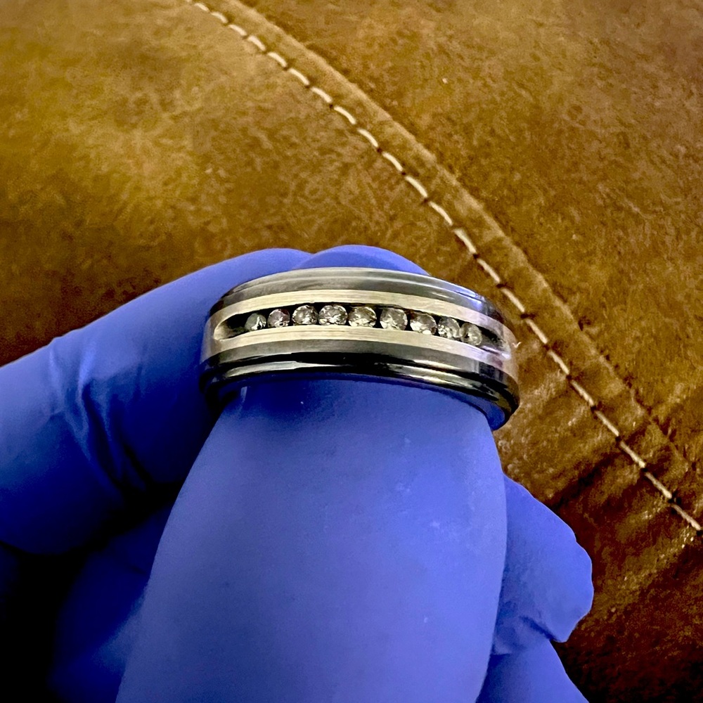 I’m selling my wedding ring. No longer married.